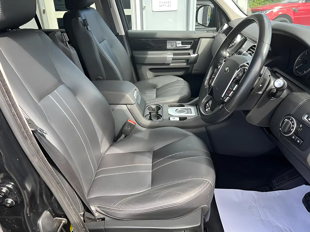 Used 2016 Land Rover Discovery 4 Graphite Santorini Black - Interior and Exterior details 12