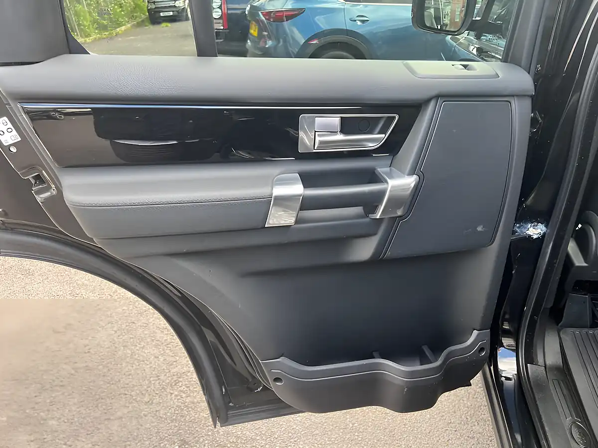 Used 2016 Land Rover Discovery 4 Graphite Santorini Black - Interior and Exterior details 14