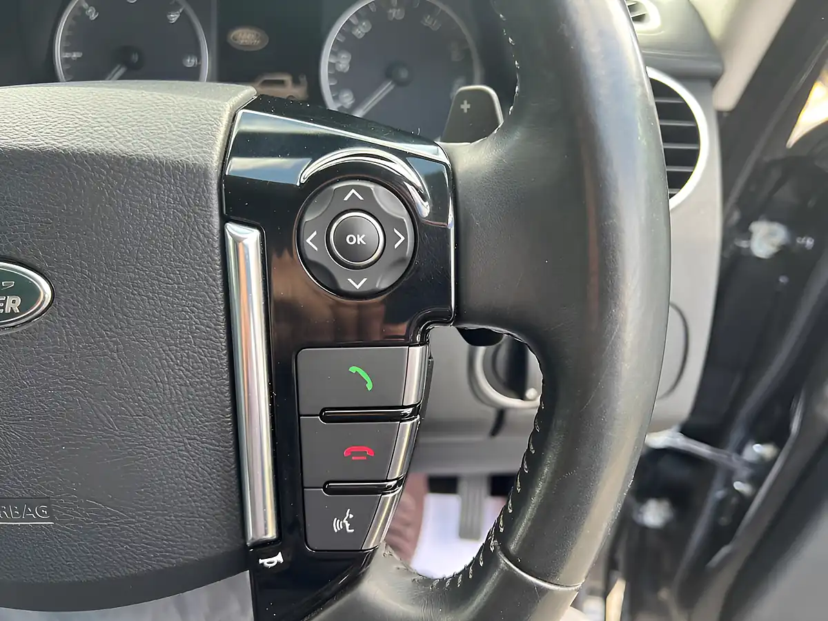 Used 2016 Land Rover Discovery 4 Graphite Santorini Black - Interior and Exterior details 18