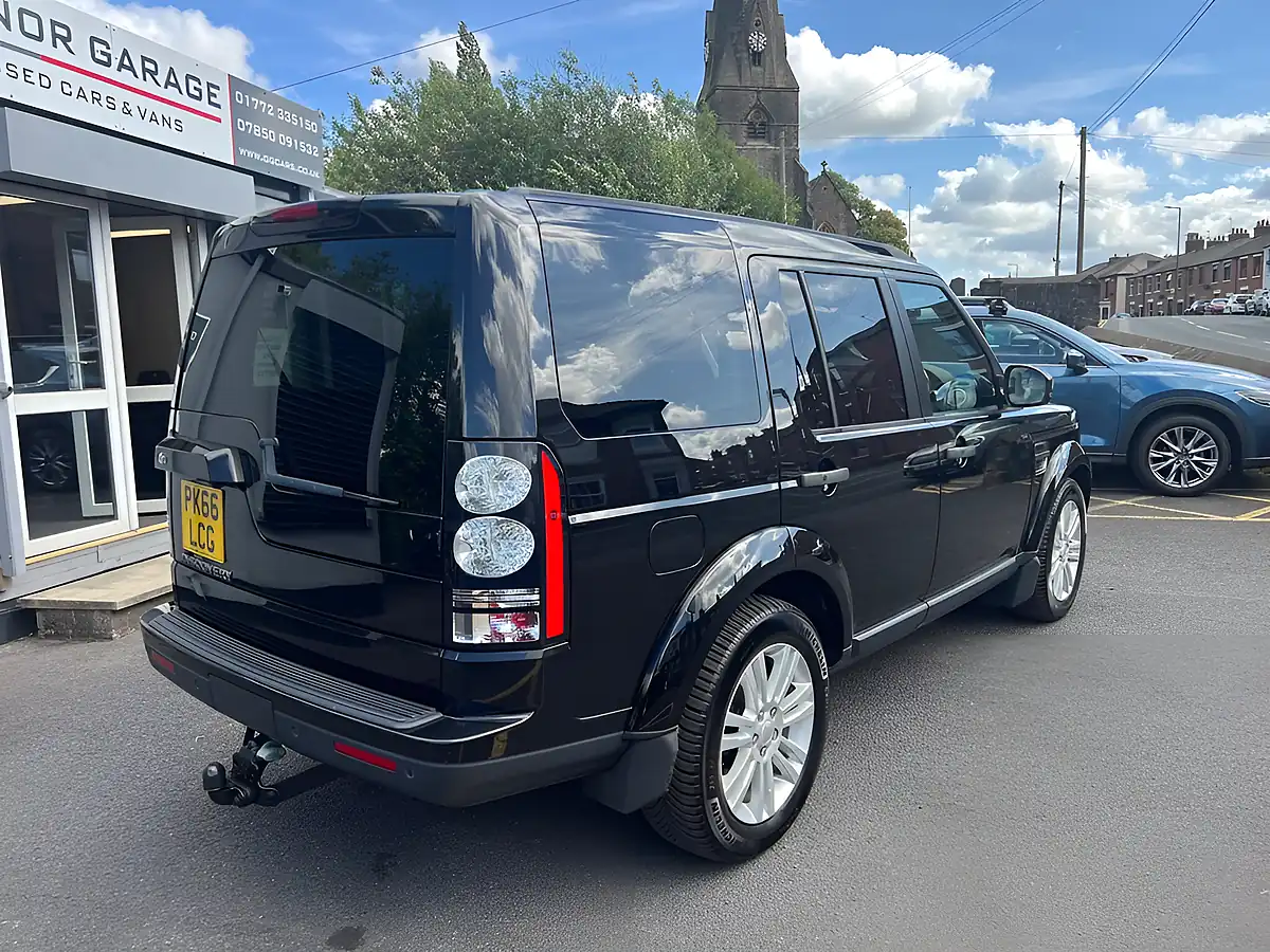 Used 2016 Land Rover Discovery 4 Graphite Santorini Black - Interior and Exterior details 7