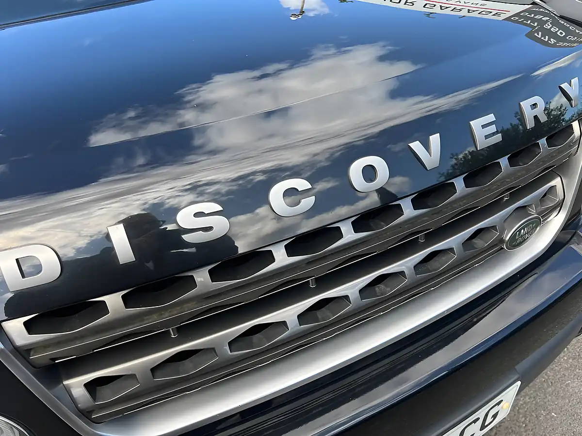 Used 2016 Land Rover Discovery 4 Graphite Santorini Black - Interior and Exterior details 9