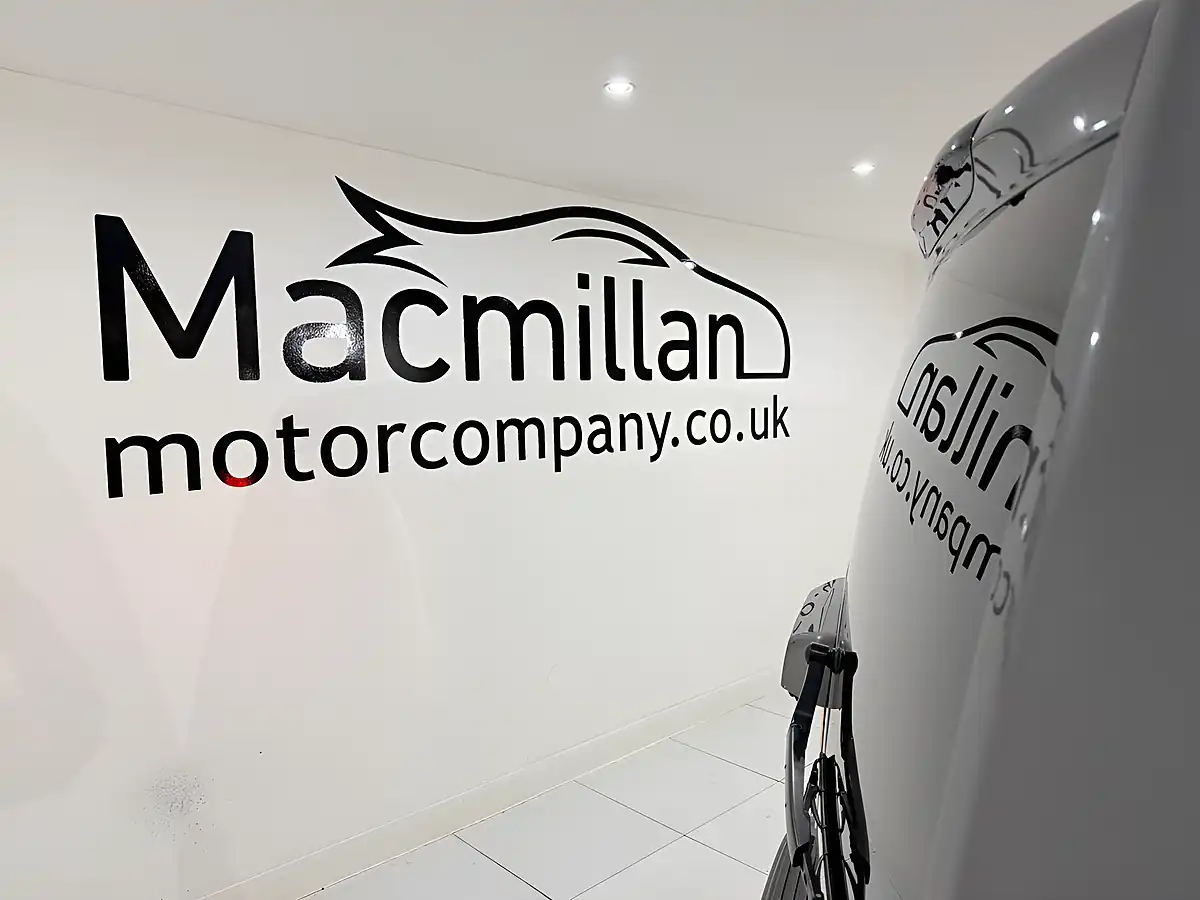 Used 2016 Land Rover Discovery 4 Hse Grey - Interior and Exterior details 15