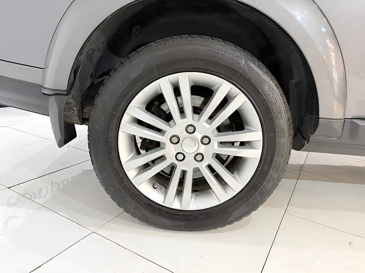 Used 2016 Land Rover Discovery 4 Hse Grey - Interior and Exterior details 16