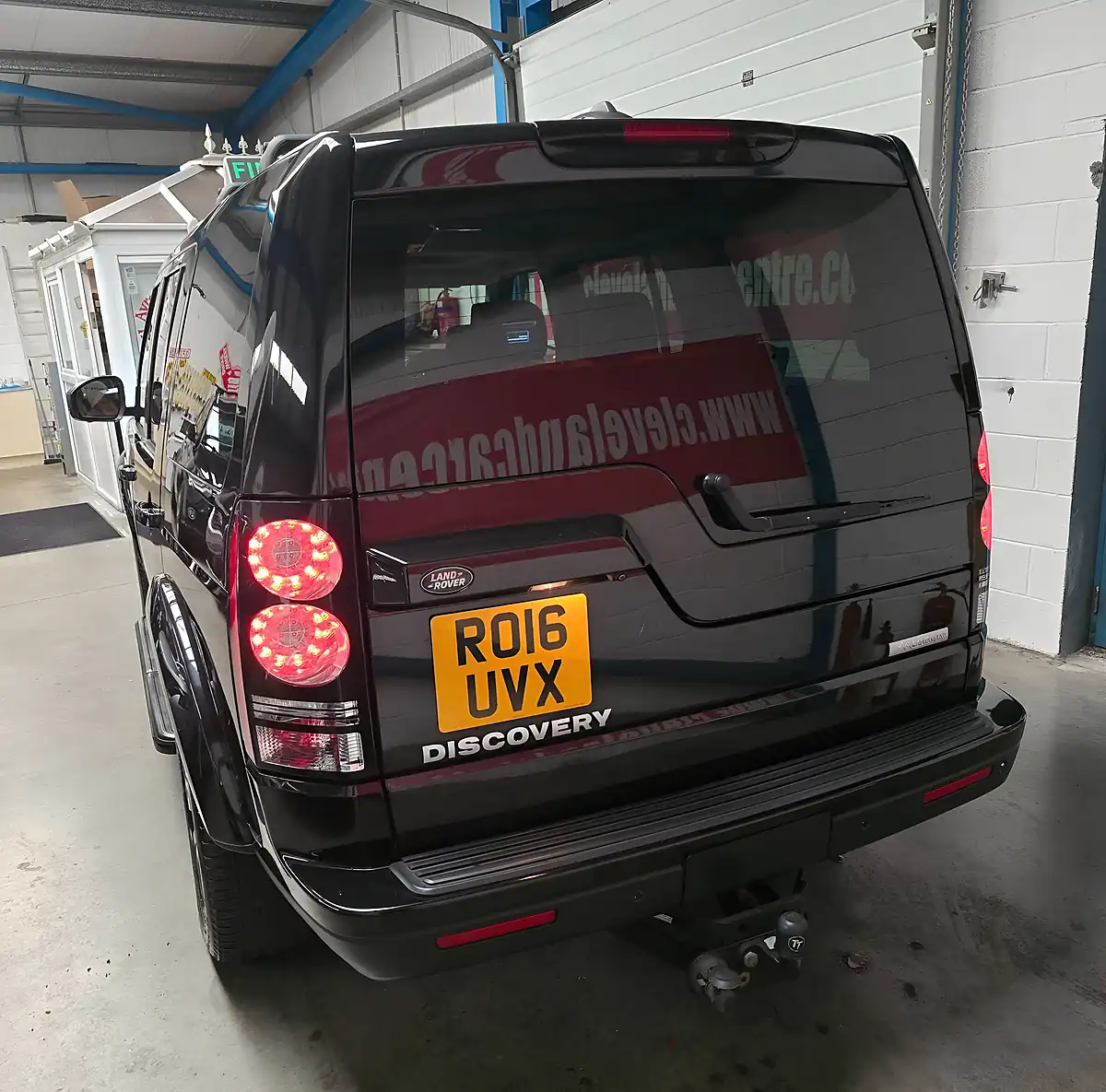 Used 2016 Land Rover Discovery 4 Landmark Black - Interior and Exterior details 8