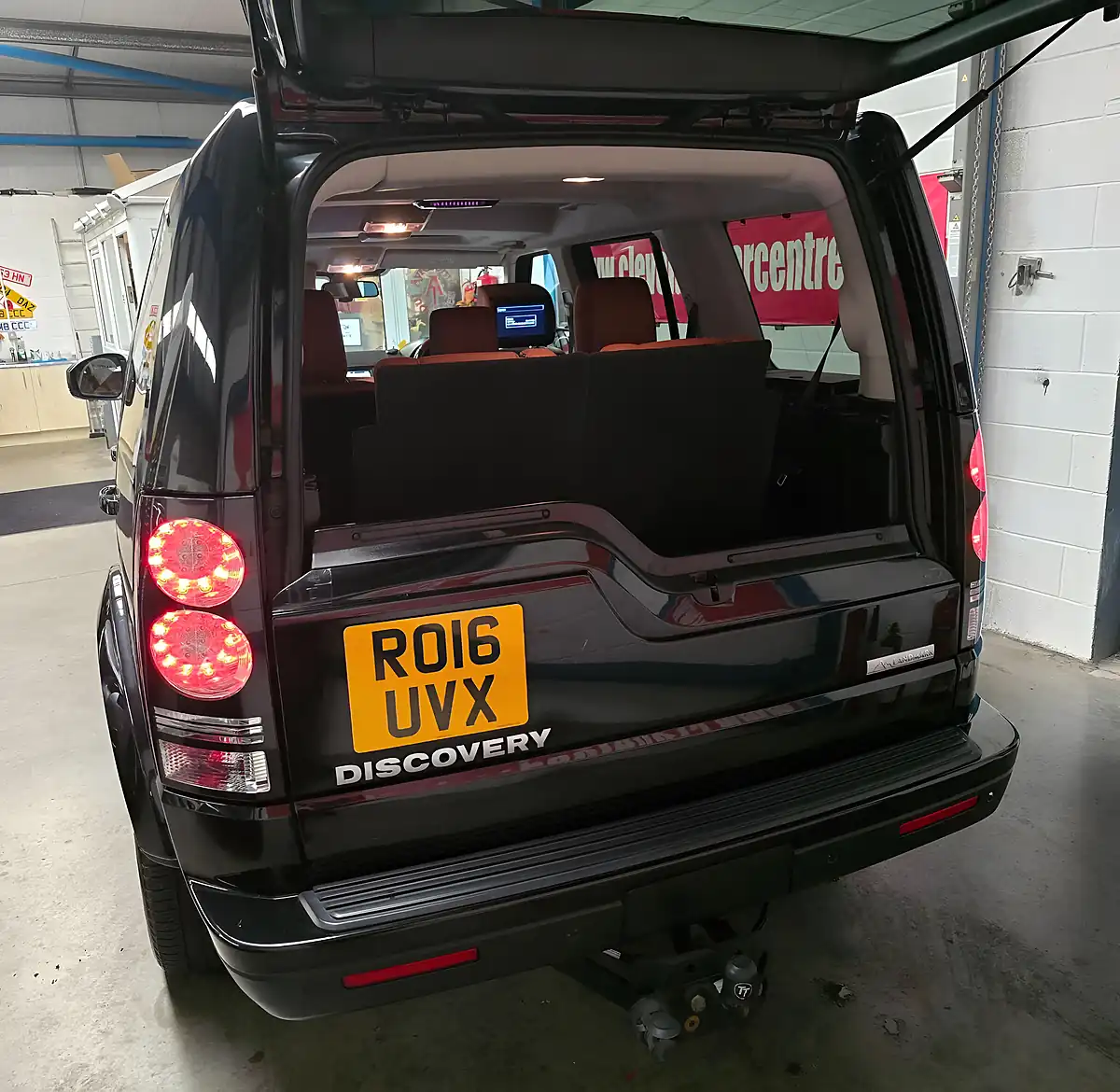 Used 2016 Land Rover Discovery 4 Landmark Black - Interior and Exterior details 9
