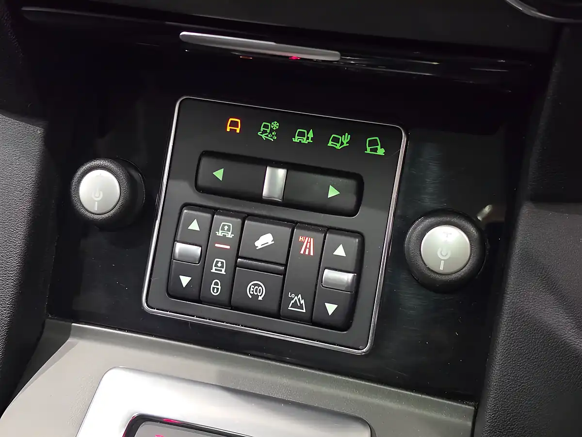 Used 2016 Land Rover Discovery 4 Landmark Grey - Interior and Exterior details 12