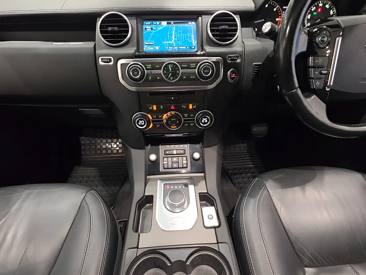 Used 2016 Land Rover Discovery 4 Landmark Grey - Interior and Exterior details 20