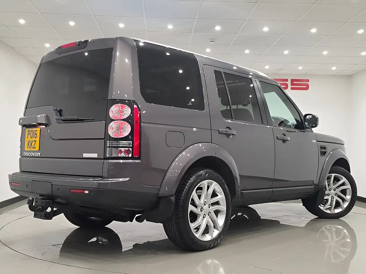 Used 2016 Land Rover Discovery 4 Landmark Grey - Interior and Exterior details 5