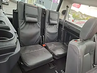 Used 2016 Land Rover Discovery 4 Landmark Grey - Interior and Exterior details 12