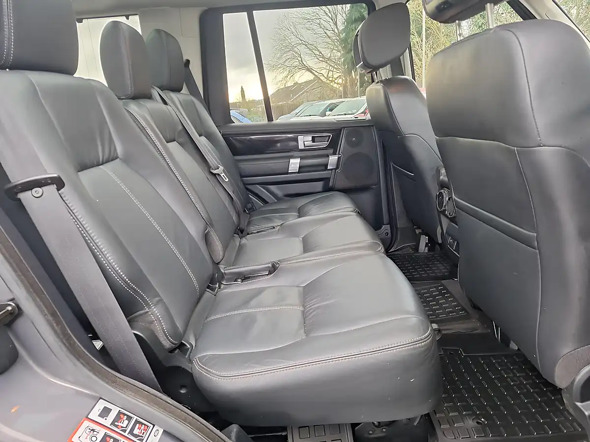 Used 2016 Land Rover Discovery 4 Landmark Grey - Interior and Exterior details 13