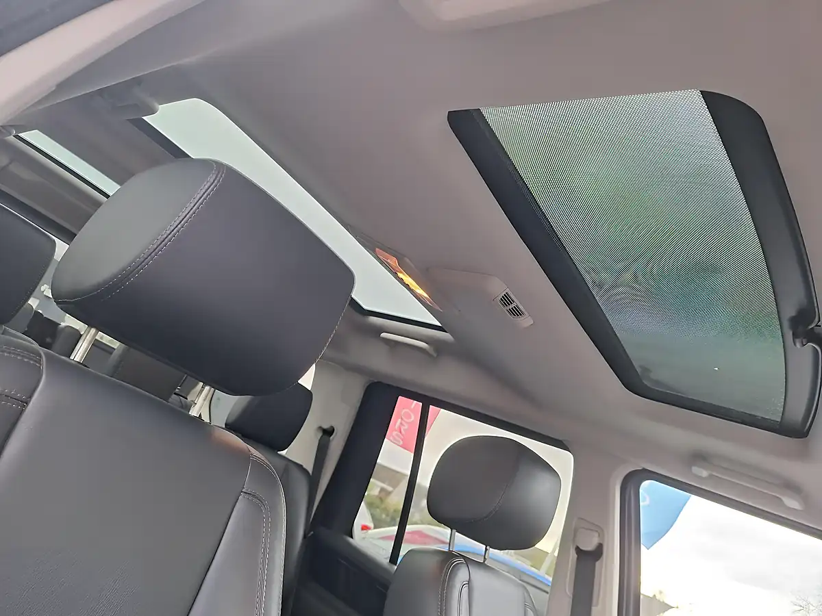 Used 2016 Land Rover Discovery 4 Landmark Grey - Interior and Exterior details 14