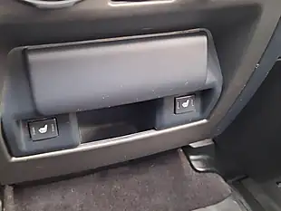 Used 2016 Land Rover Discovery 4 Landmark Grey - Interior and Exterior details 15