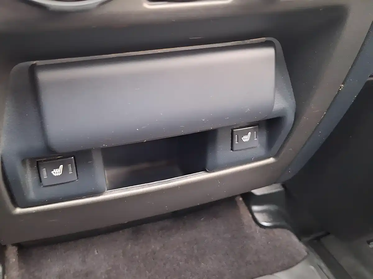 Used 2016 Land Rover Discovery 4 Landmark Grey - Interior and Exterior details 15