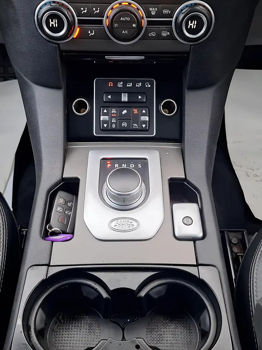 Used 2016 Land Rover Discovery 4 Landmark Grey - Interior and Exterior details 16