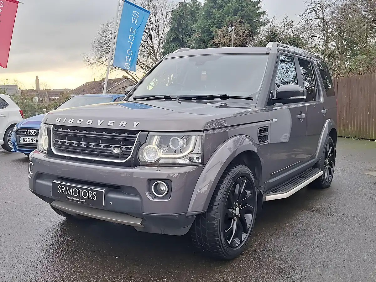 Used 2016 Land Rover Discovery 4 Landmark Grey - Interior and Exterior details 3
