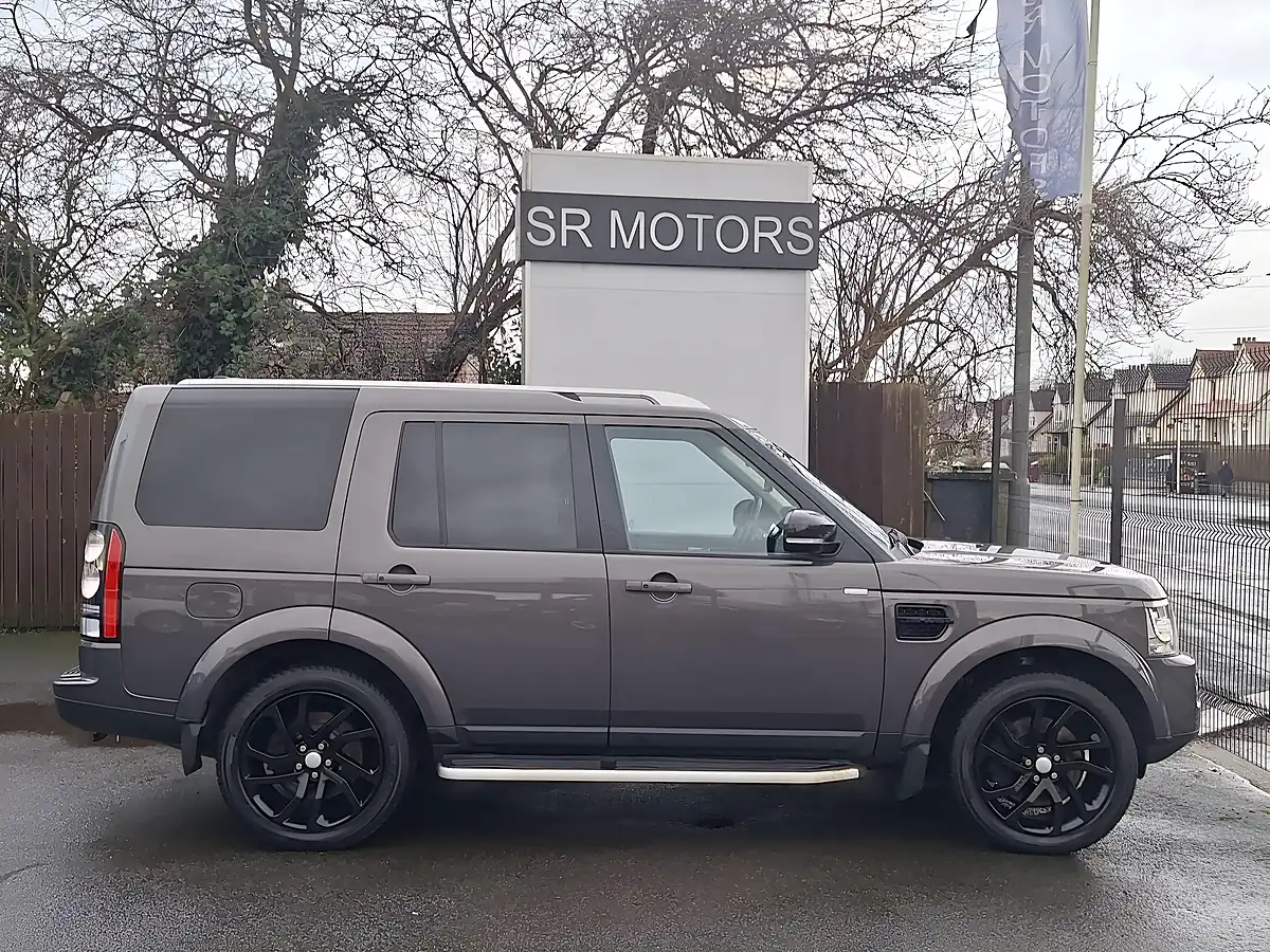 Used 2016 Land Rover Discovery 4 Landmark Grey - Interior and Exterior details 6