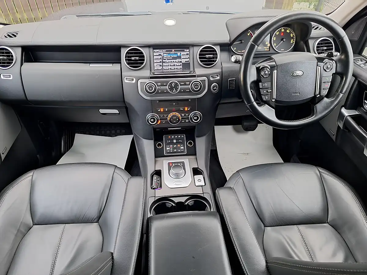 Used 2016 Land Rover Discovery 4 Landmark Grey - Interior and Exterior details 9
