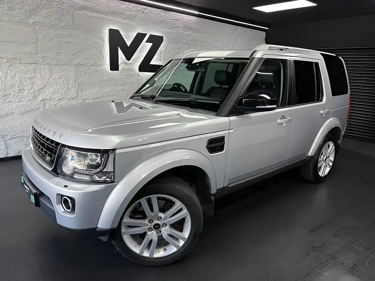 Used 2016 Land Rover Discovery 4 Landmark Silver - Front View