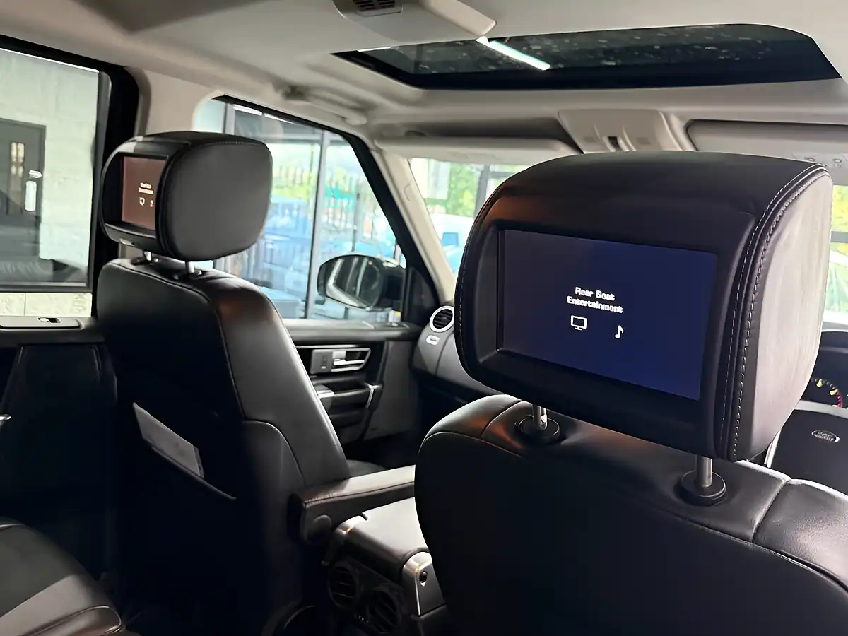 Used 2016 Land Rover Discovery 4 Landmark Silver - Interior and Exterior details 10