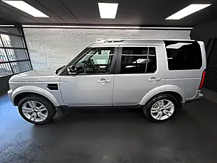 Used 2016 Land Rover Discovery 4 Landmark Silver - Interior and Exterior details 12