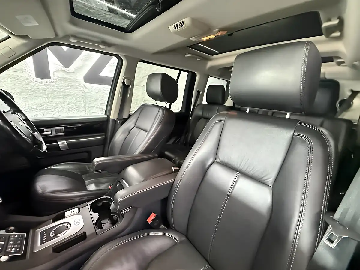 Used 2016 Land Rover Discovery 4 Landmark Silver - Interior and Exterior details 14