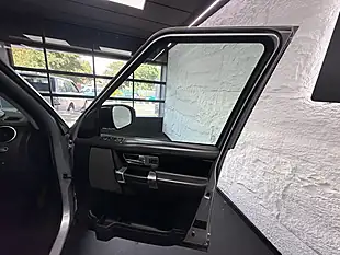 Used 2016 Land Rover Discovery 4 Landmark Silver - Interior and Exterior details 16
