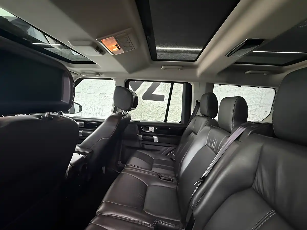 Used 2016 Land Rover Discovery 4 Landmark Silver - Interior and Exterior details 18