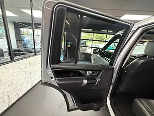 Used 2016 Land Rover Discovery 4 Landmark Silver - Interior and Exterior details 19