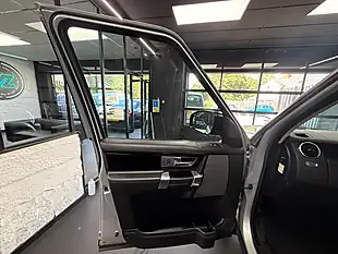 Used 2016 Land Rover Discovery 4 Landmark Silver - Interior and Exterior details 20