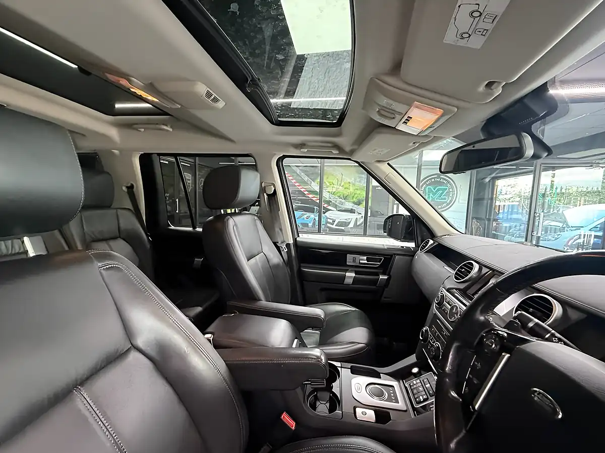 Used 2016 Land Rover Discovery 4 Landmark Silver - Interior and Exterior details 5