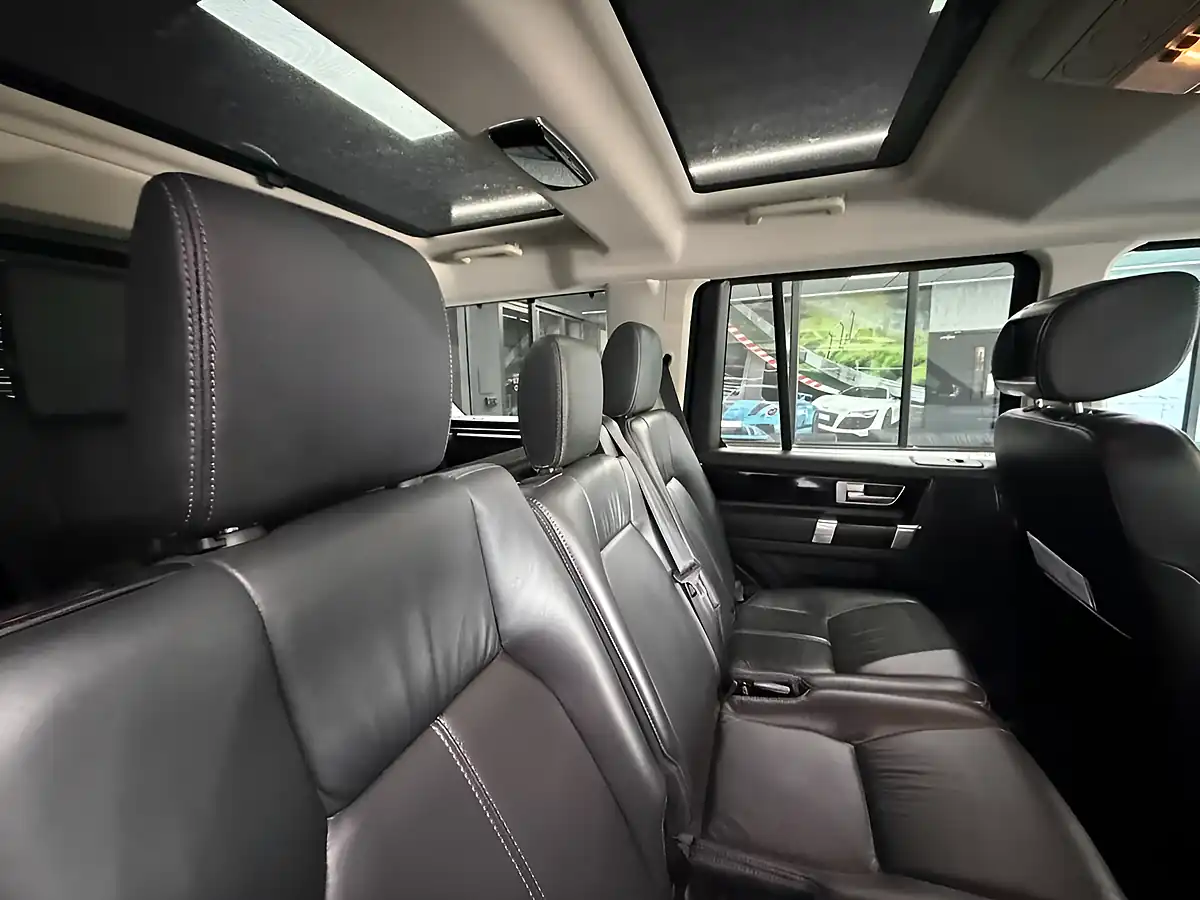 Used 2016 Land Rover Discovery 4 Landmark Silver - Interior and Exterior details 7
