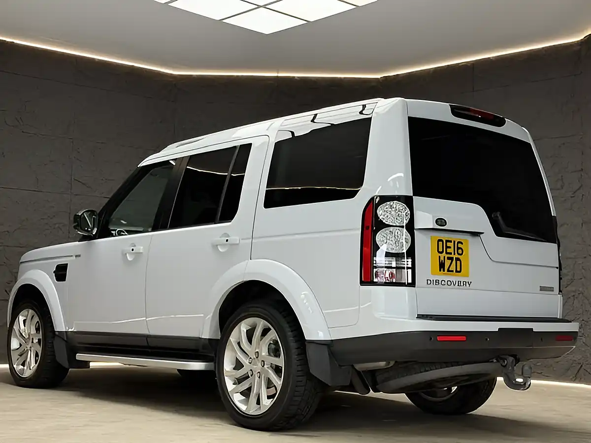 Used 2016 Land Rover Discovery 4 Landmark White - Interior and Exterior details 11