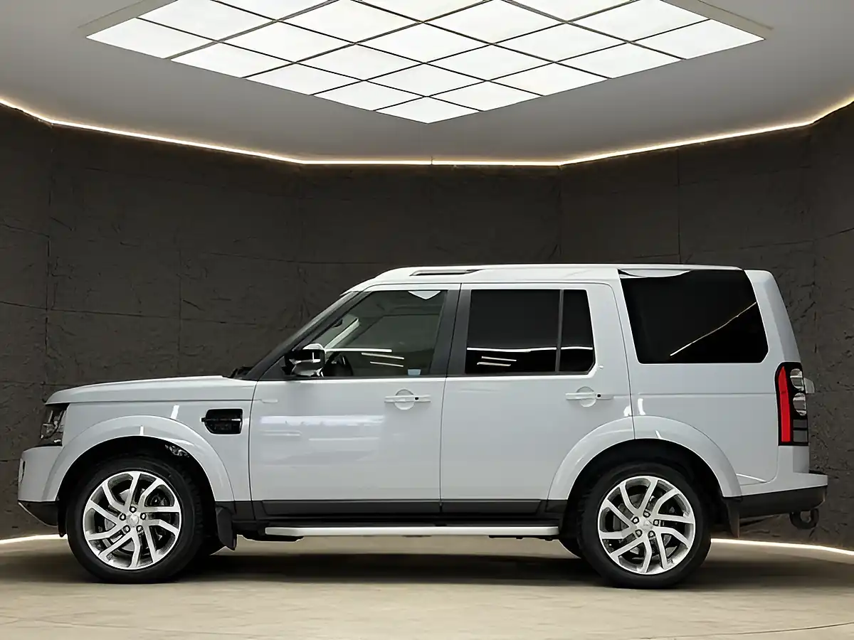 Used 2016 Land Rover Discovery 4 Landmark White - Interior and Exterior details 12