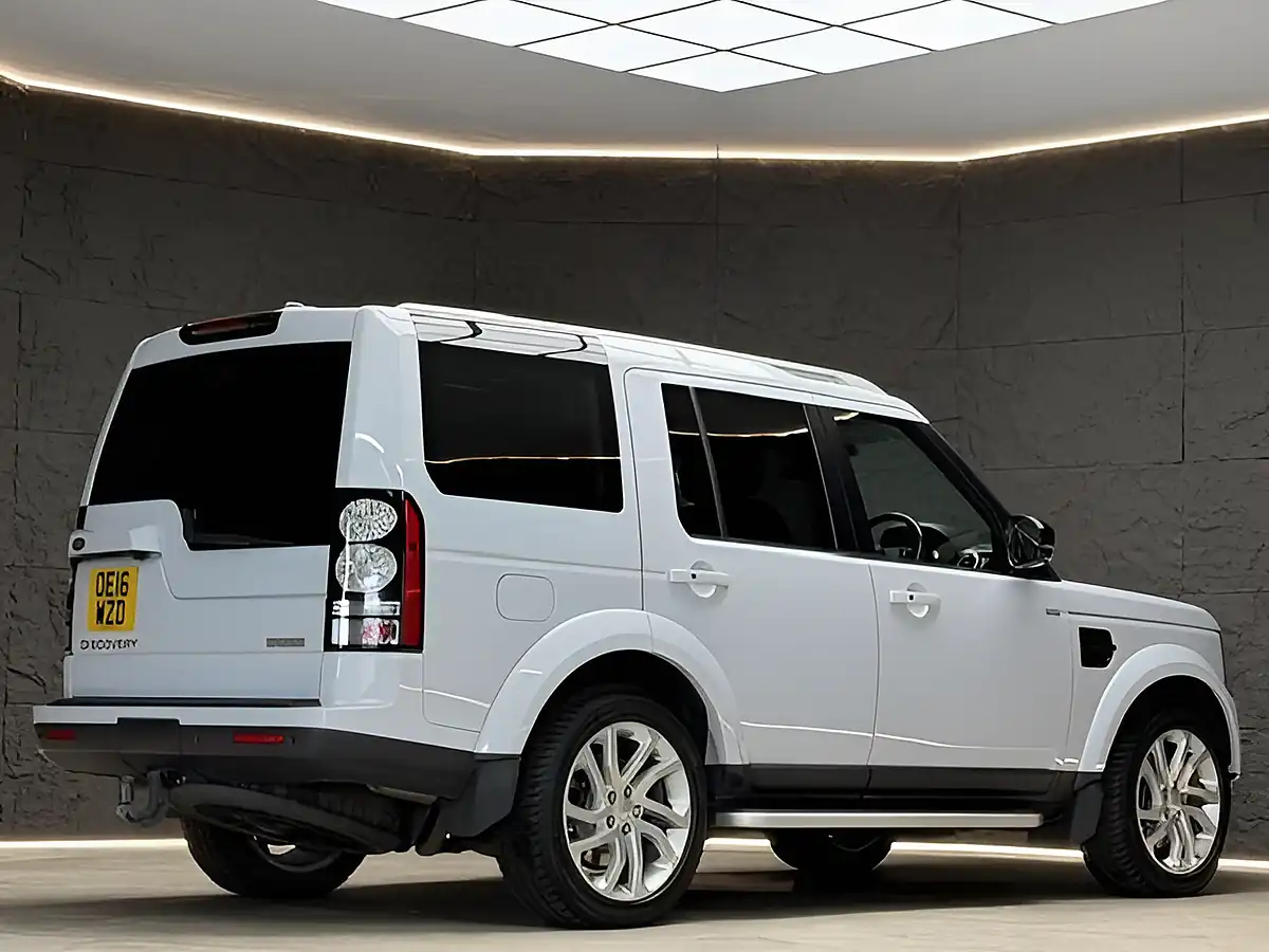 Used 2016 Land Rover Discovery 4 Landmark White - Interior and Exterior details 13