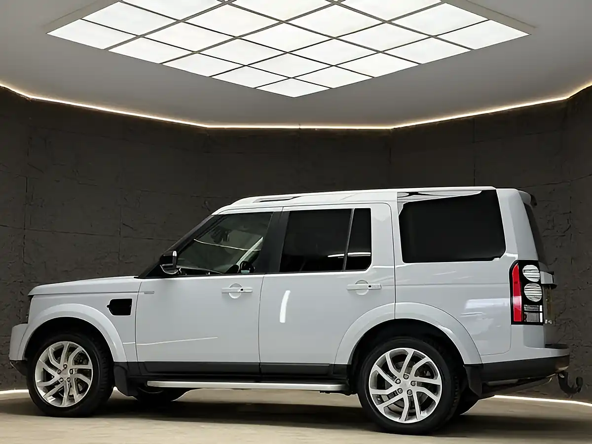 Used 2016 Land Rover Discovery 4 Landmark White - Interior and Exterior details 14