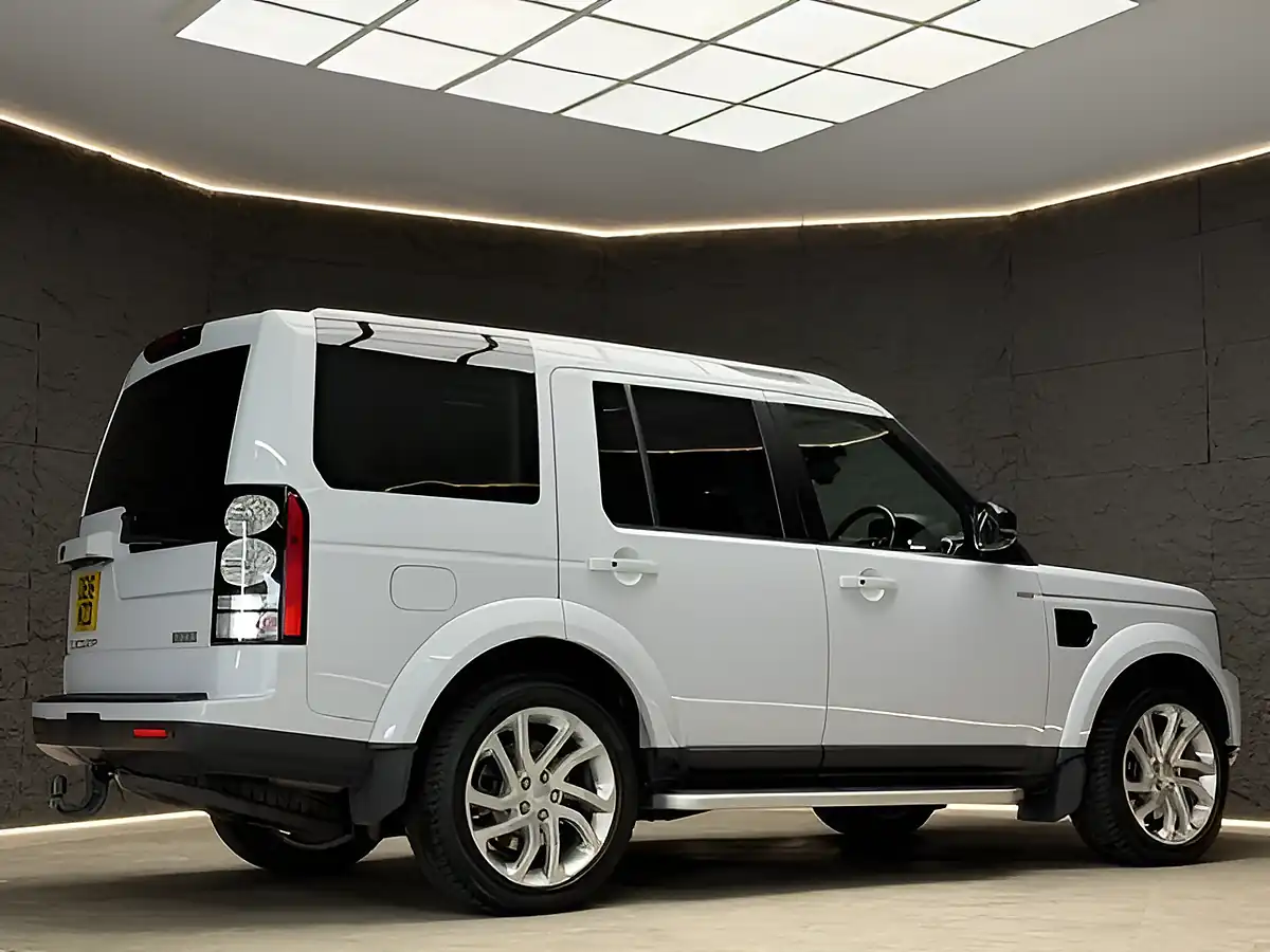 Used 2016 Land Rover Discovery 4 Landmark White - Interior and Exterior details 15
