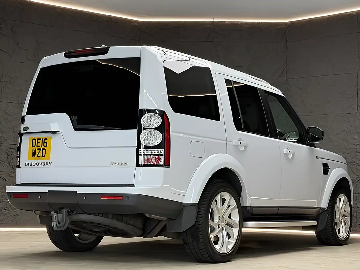 Used 2016 Land Rover Discovery 4 Landmark White - Interior and Exterior details 16