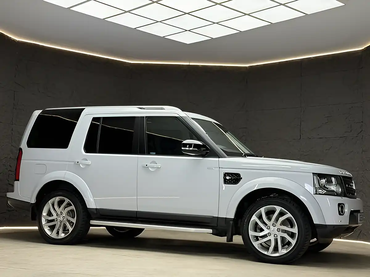 Used 2016 Land Rover Discovery 4 Landmark White - Interior and Exterior details 7