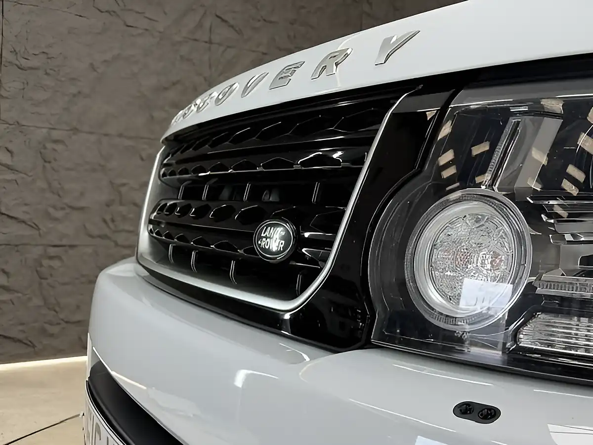 Used 2016 Land Rover Discovery 4 Landmark White - Interior and Exterior details 8