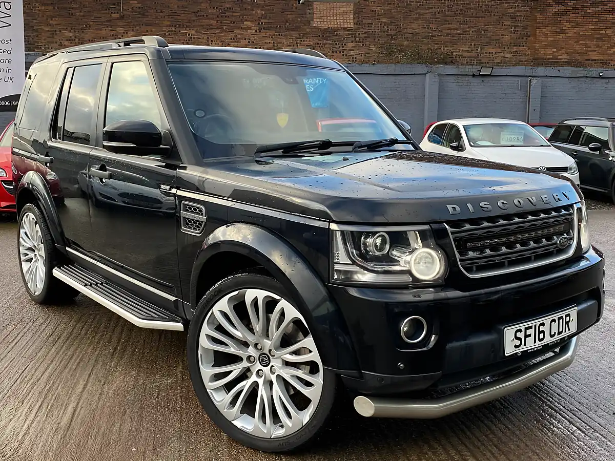 Used 2016 Land Rover Discovery 4 Se Black - Front View
