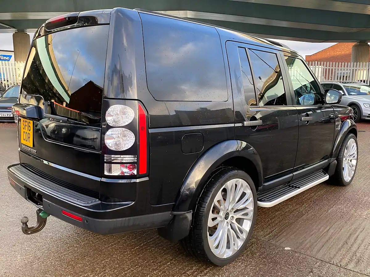 Used 2016 Land Rover Discovery 4 Se Black - Interior and Exterior details 11