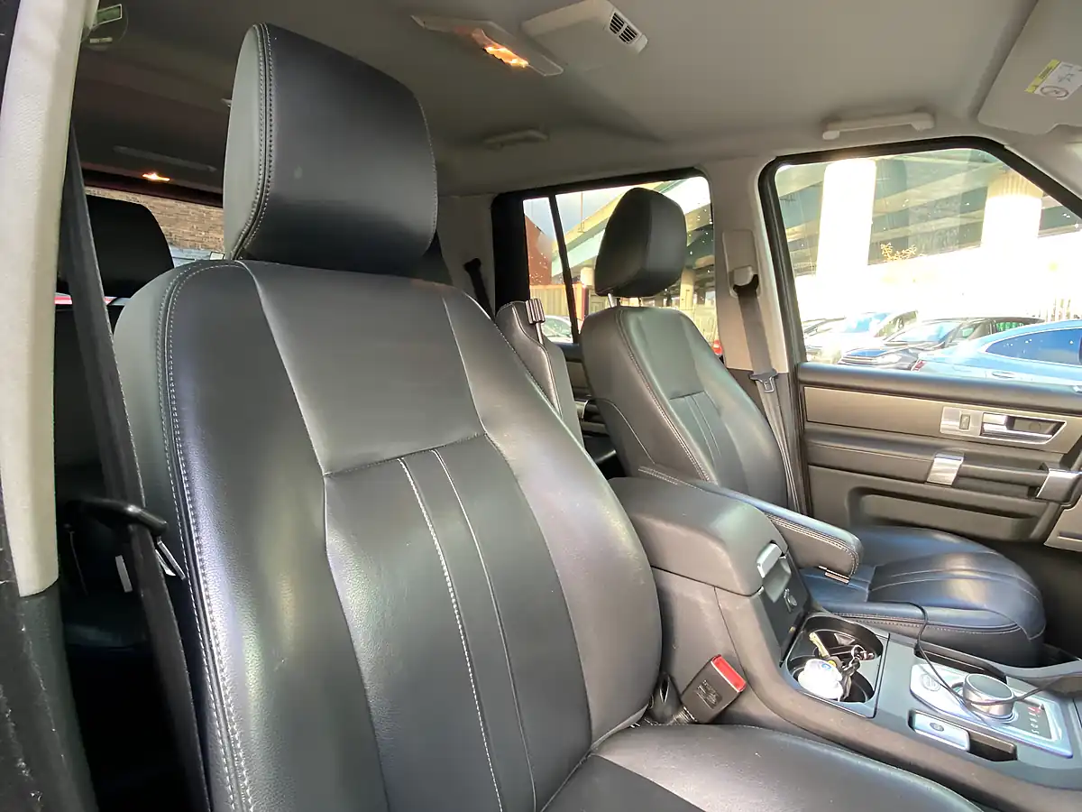 Used 2016 Land Rover Discovery 4 Se Black - Interior and Exterior details 13