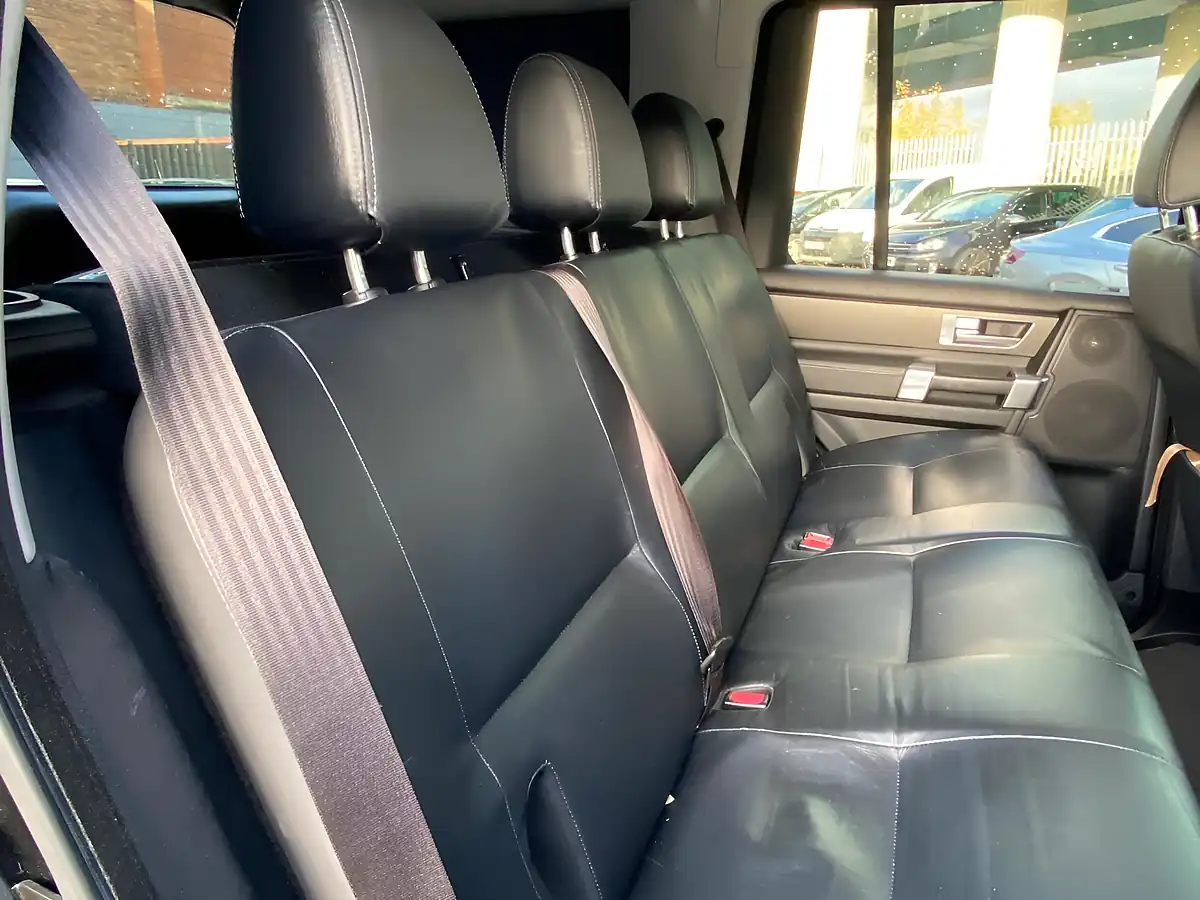 Used 2016 Land Rover Discovery 4 Se Black - Interior and Exterior details 15