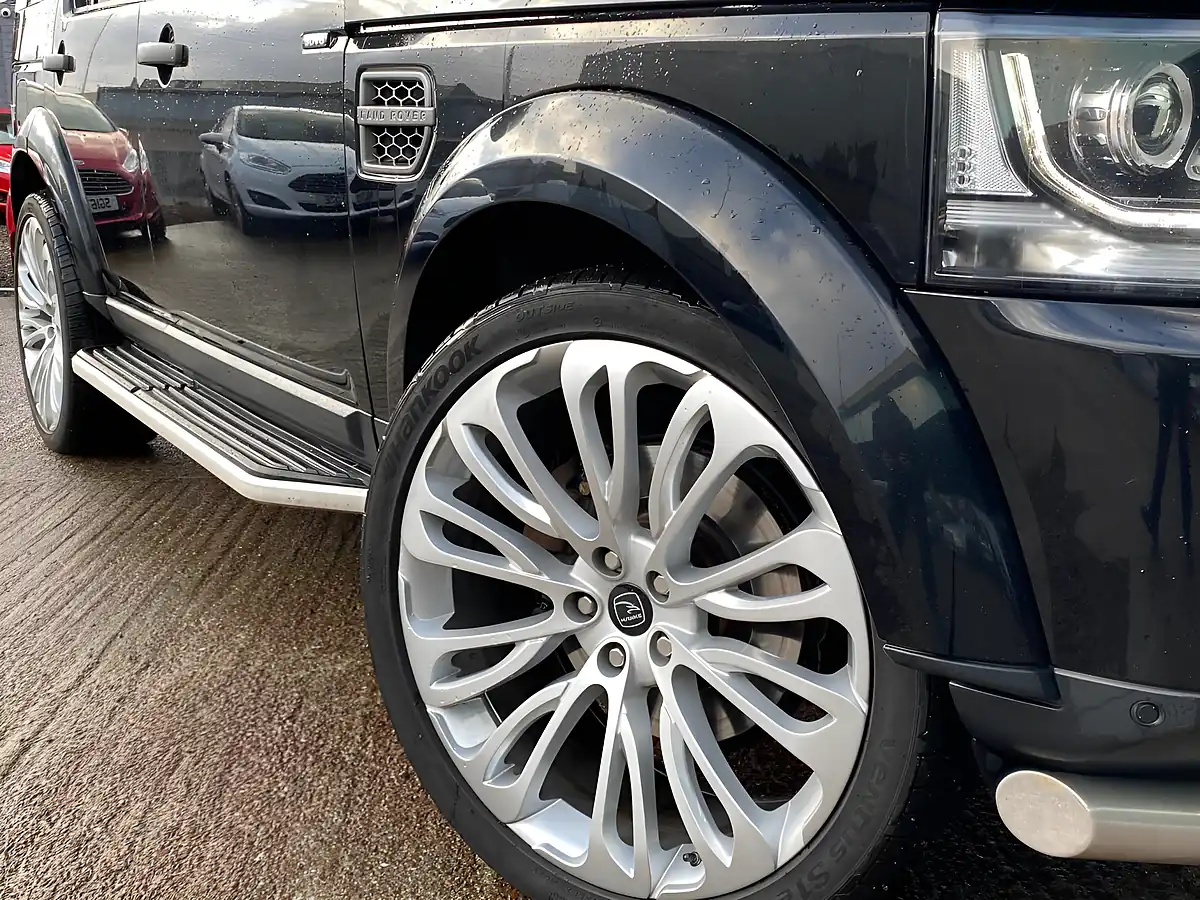Used 2016 Land Rover Discovery 4 Se Black - Interior and Exterior details 2