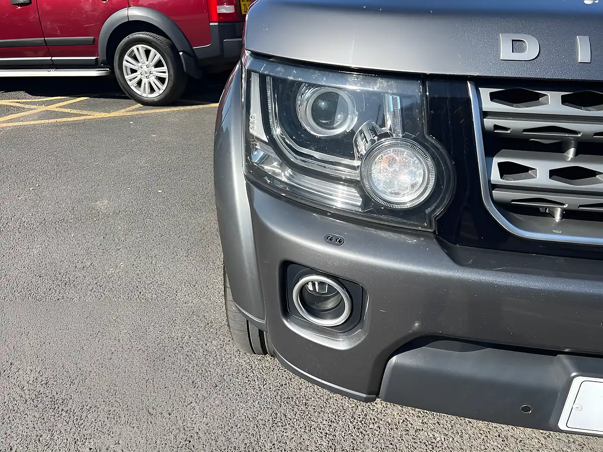 Used 2016 Land Rover Discovery 4 Se Tech Corris Grey - Interior and Exterior details 10