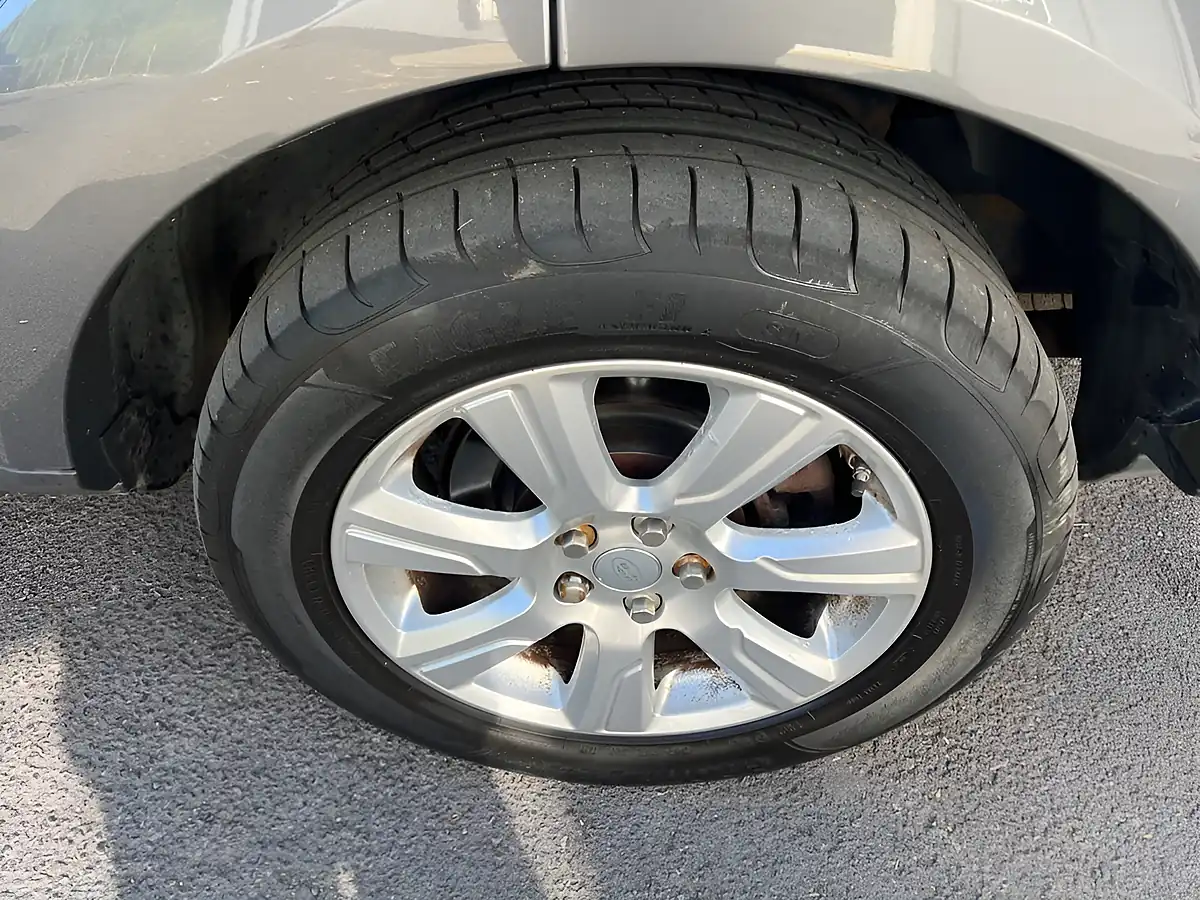 Used 2016 Land Rover Discovery 4 Se Tech Corris Grey - Interior and Exterior details 15