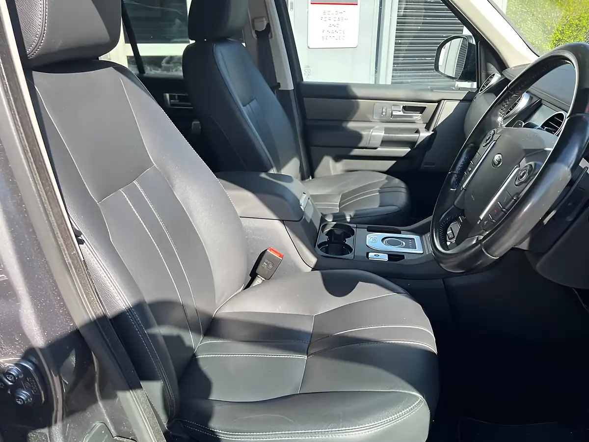Used 2016 Land Rover Discovery 4 Se Tech Corris Grey - Interior and Exterior details 18