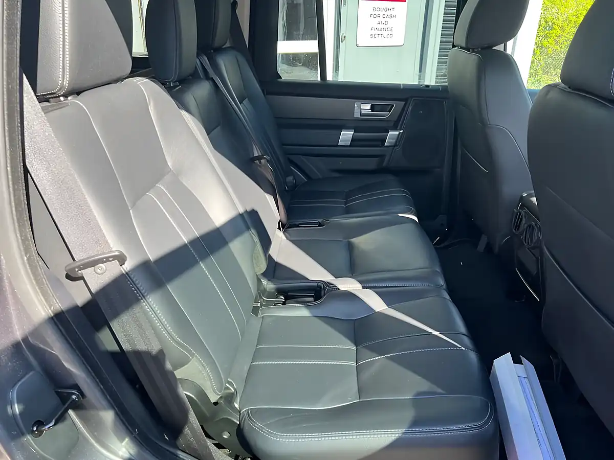 Used 2016 Land Rover Discovery 4 Se Tech Corris Grey - Interior and Exterior details 19