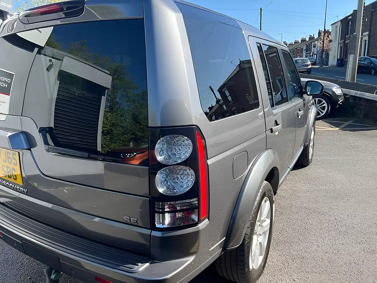Used 2016 Land Rover Discovery 4 Se Tech Corris Grey - Interior and Exterior details 7