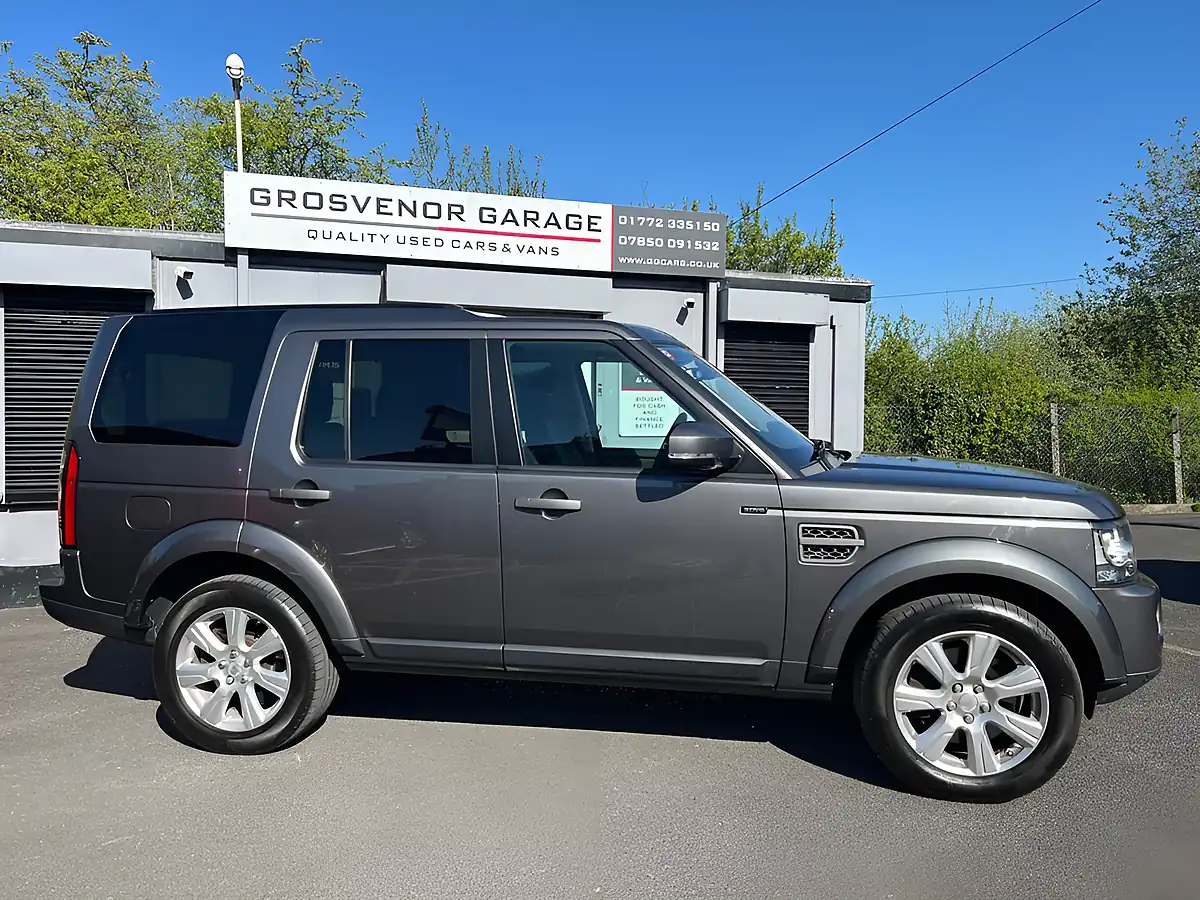 Used 2016 Land Rover Discovery 4 Se Tech Corris Grey - Interior and Exterior details 8